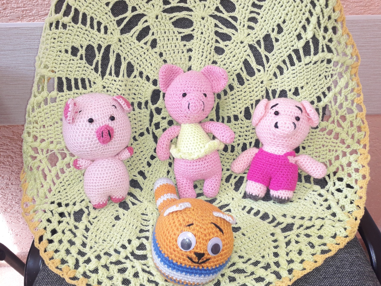 3 поросёнка