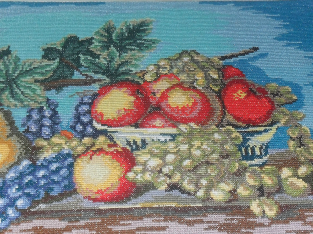 Фрукты на столе 
